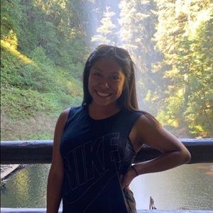 Meet your Posher, Mayeli